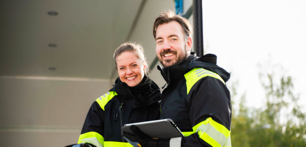 Två yrkesverksamma inom transportbranschen på SKAL:s medlemsbild